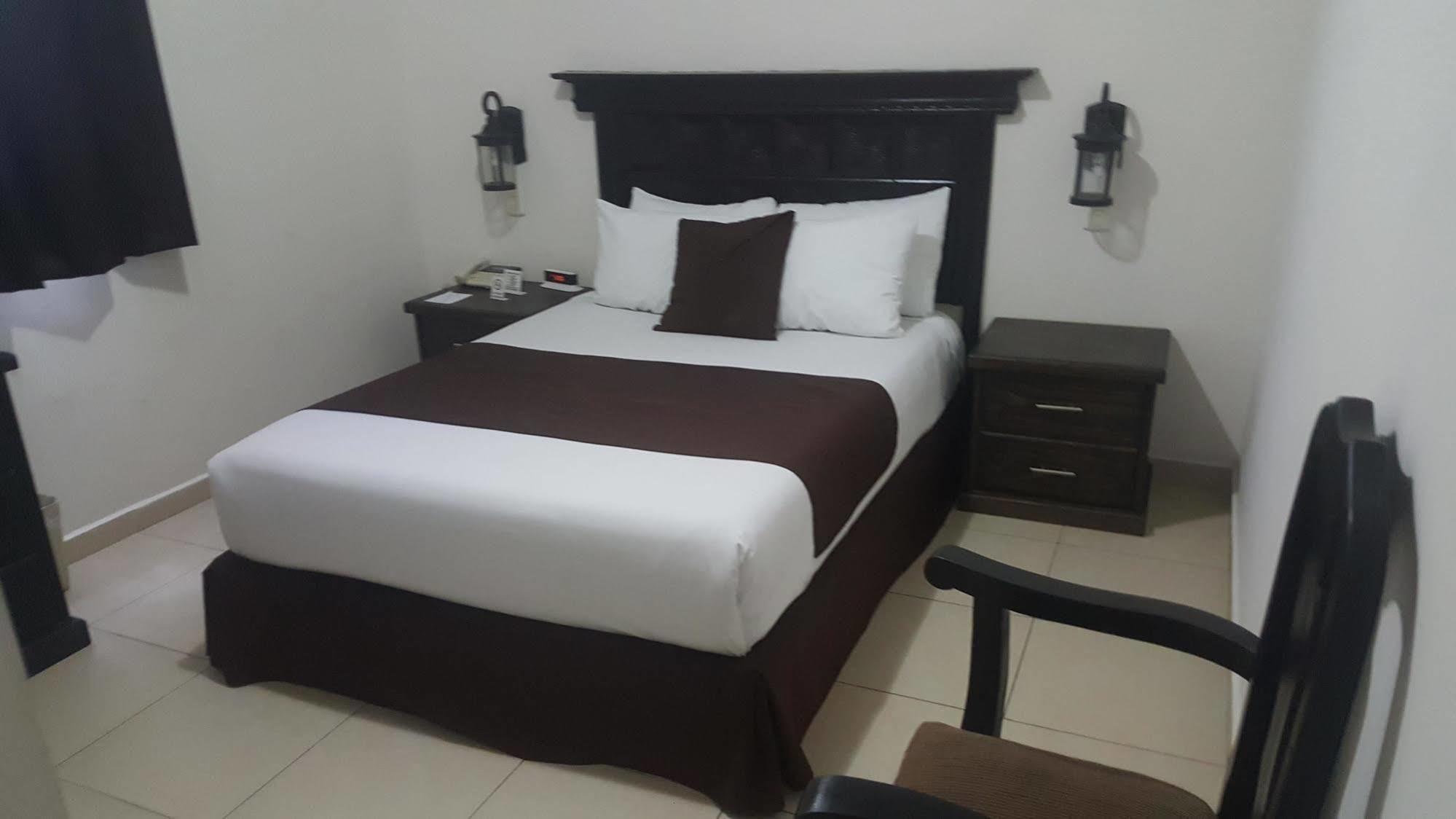 Hotel Go Inn Монклова Экстерьер фото
